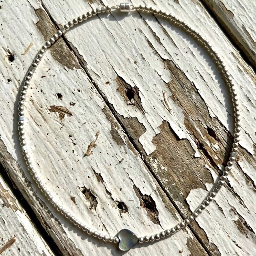 Chic Silver Hematite Beaded Necklace with a Shell Heart Charm